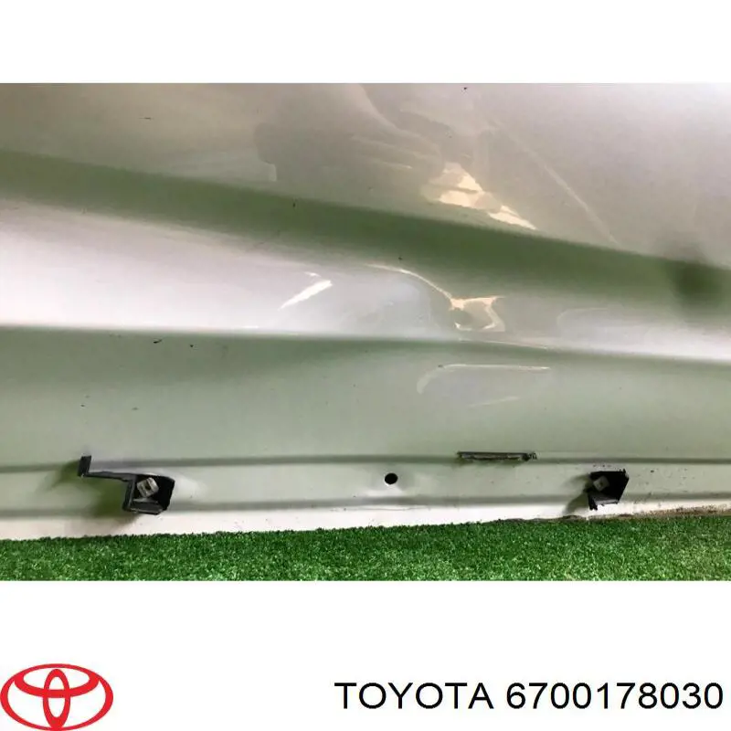 Двері праві передні 6700178030 Toyota