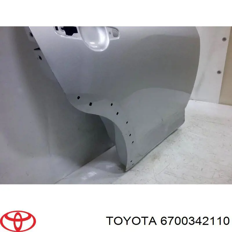 6700342111 Toyota Двері пасажирські задні праві