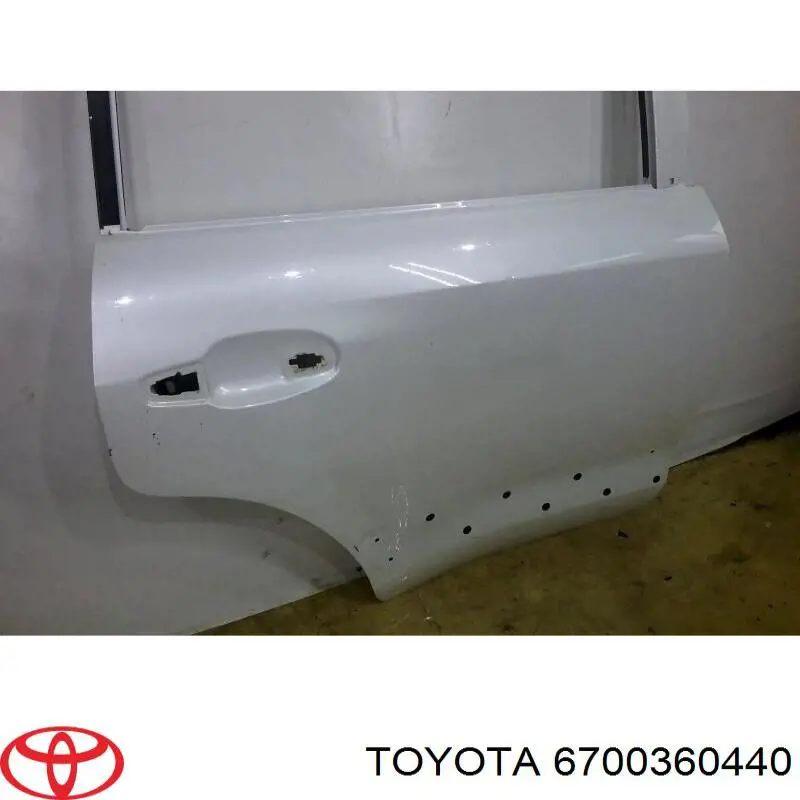 6700360420 Toyota Двері пасажирські задні праві