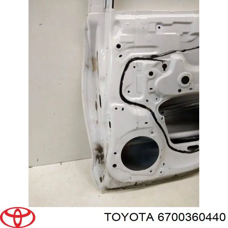 Двері задні, праві 6700360420 Toyota