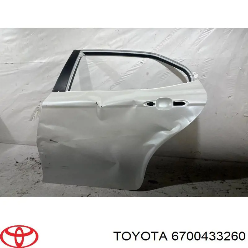 Двері задні, ліві Toyota Camry (V70) (Тойота Камрі)