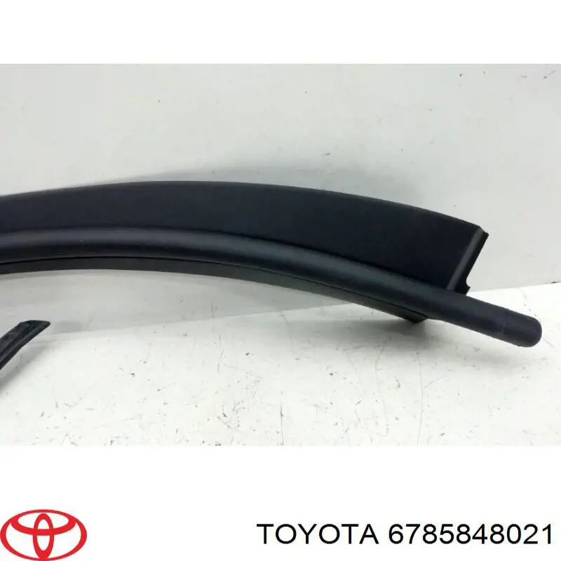 6785848021 Toyota 