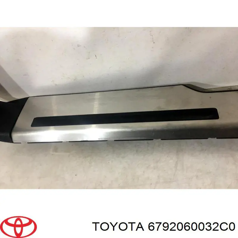  Toyota 6792060032C0 ціна, від 50.68 USD