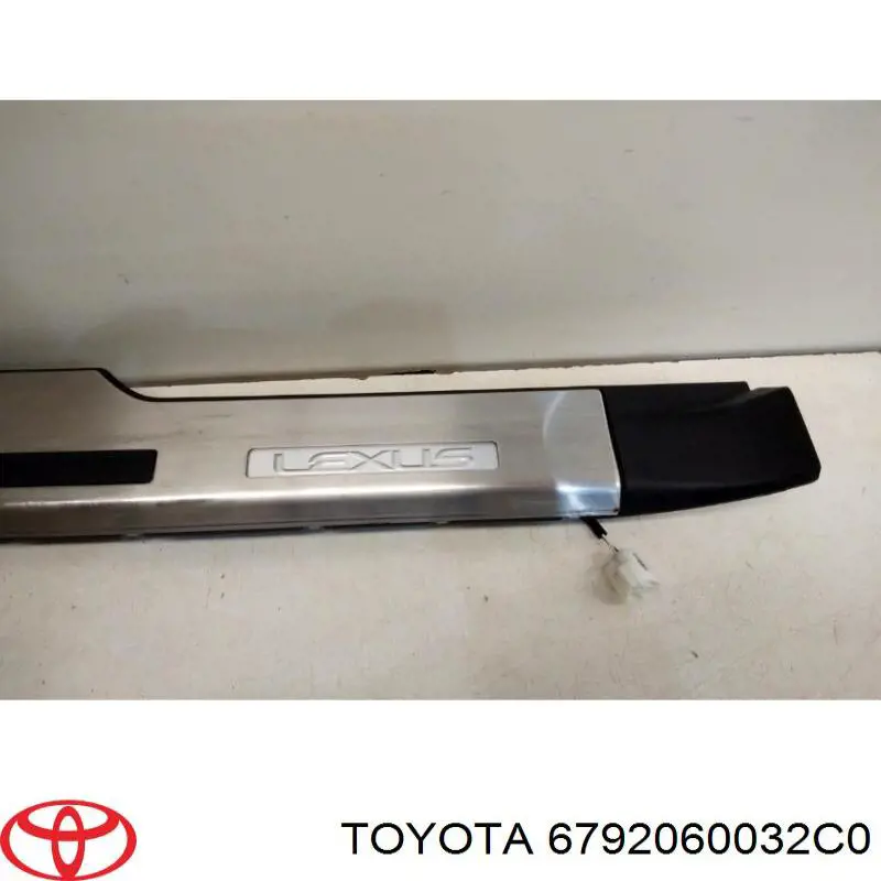 Купити 6792060032C0 Toyota 