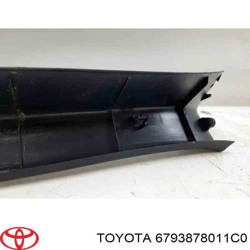 Обшивка-облицювання п'ятих дверей Toyota 6793878011C0 ціна, від 15.20 USD