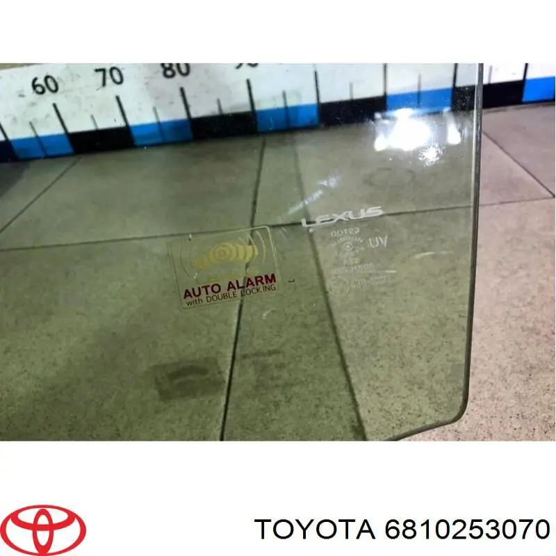 6810253070 Toyota Скло передніх дверей, лівою