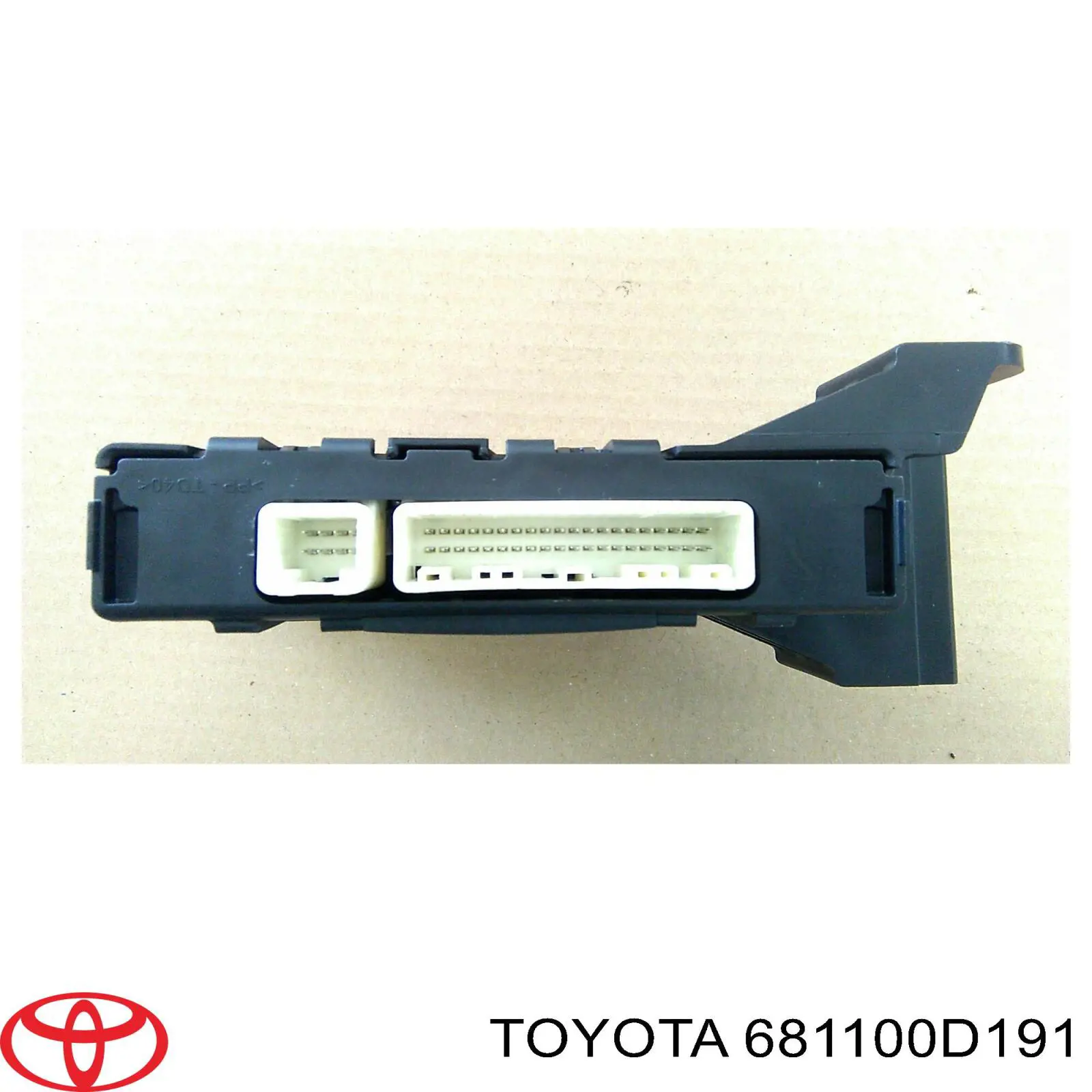 681100D191 Toyota Скло пасажирських дверей