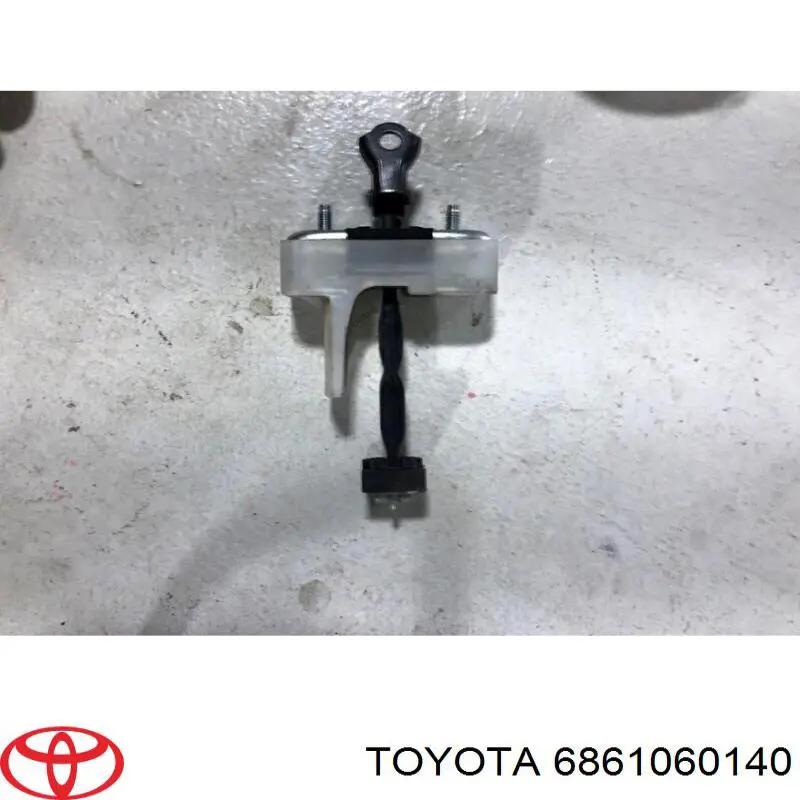 6861060140 Toyota Обмежувач відкриття дверей, передній лівий