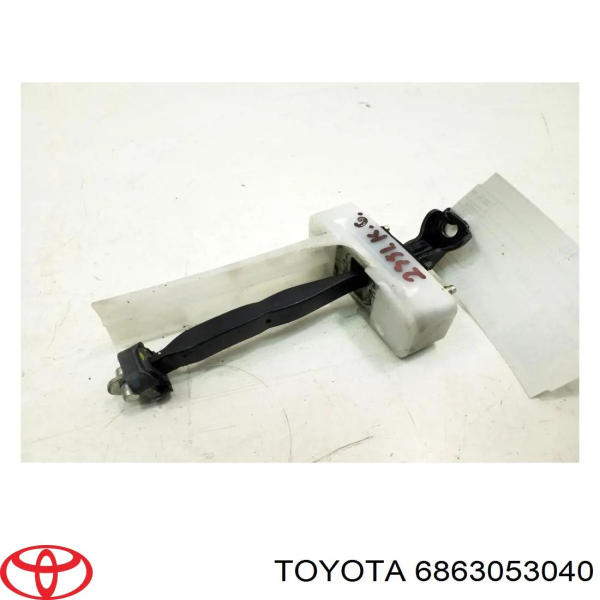 6863053040 Toyota 