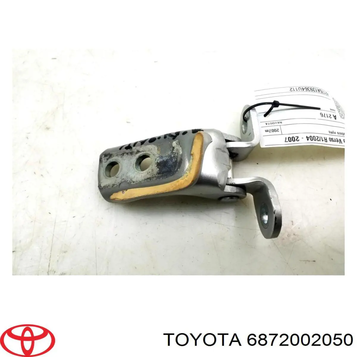 6872002050 Toyota Петля передніх дверей, лівою