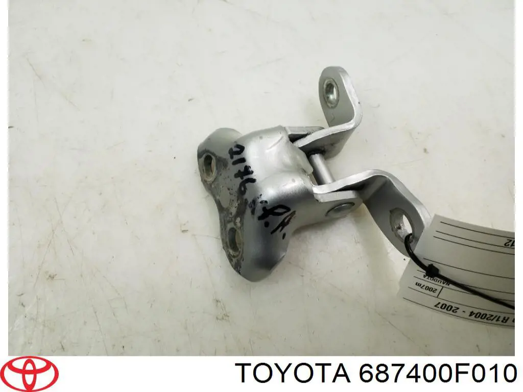 687400F010 Toyota Петля передніх дверей, лівою