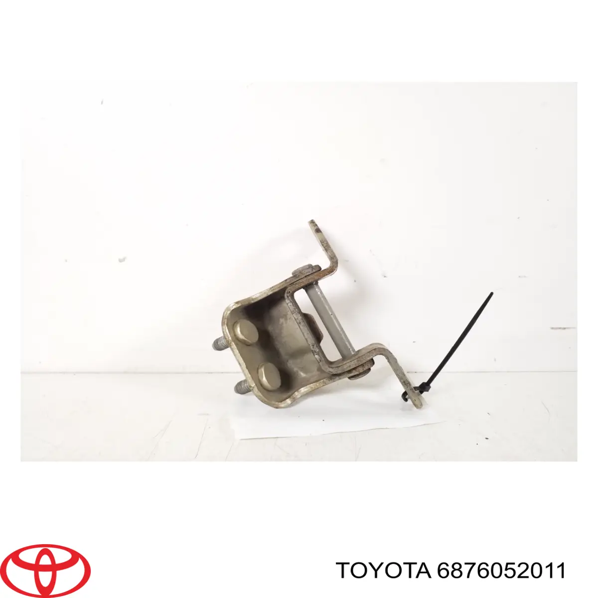 Дверний шарнір задній лівий Toyota 6876052011 ціна, від 10.13 USD