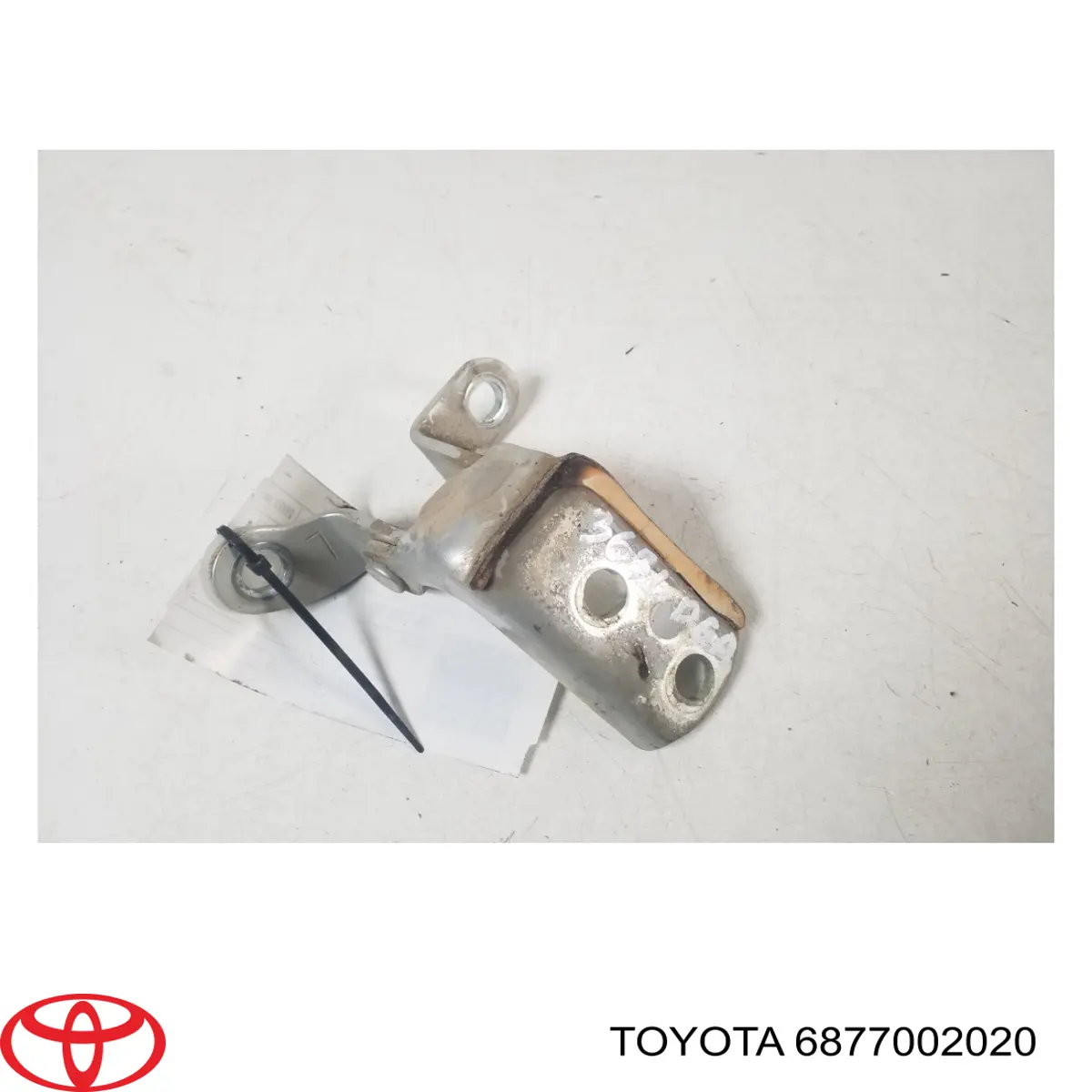 Купити 6877002020 Toyota Дверний шарнір задній правий