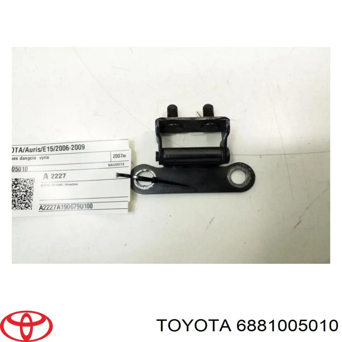 6881005010 Toyota Петля багажника