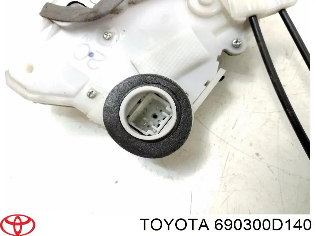 Замок передніх пасажирських дверей Toyota 690300D140 ціна, від 18.06 USD