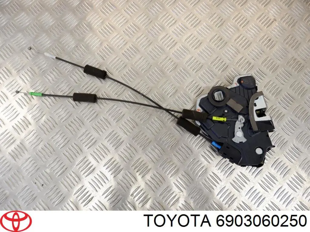 Замок передніх пасажирських дверей Toyota 6903060250 ціна, від 25.40 USD