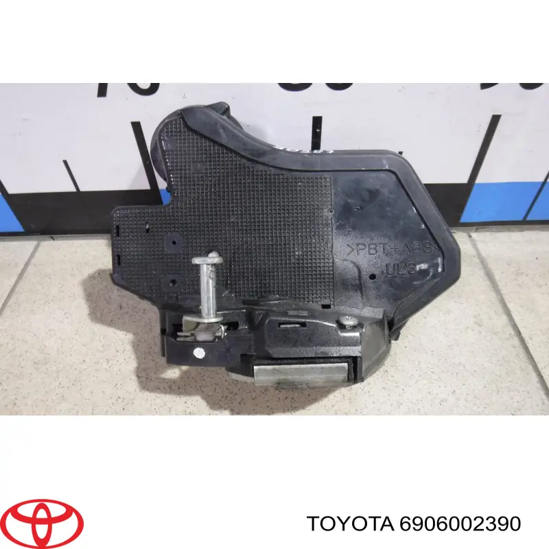 6906002390 Toyota Замок задніх дверей, лівих