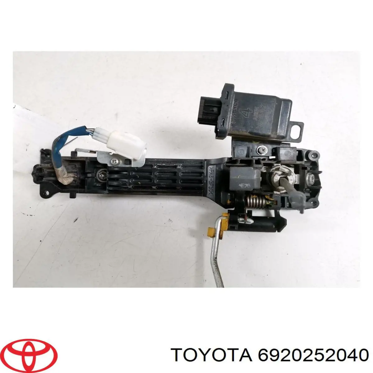 Купити 6920252040 Toyota Тримач зовнішньої ручки дверей, передньої лівої