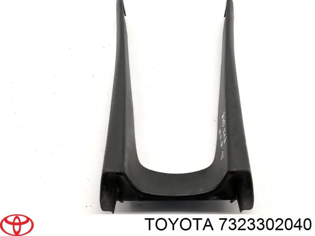  7323302040 Toyota