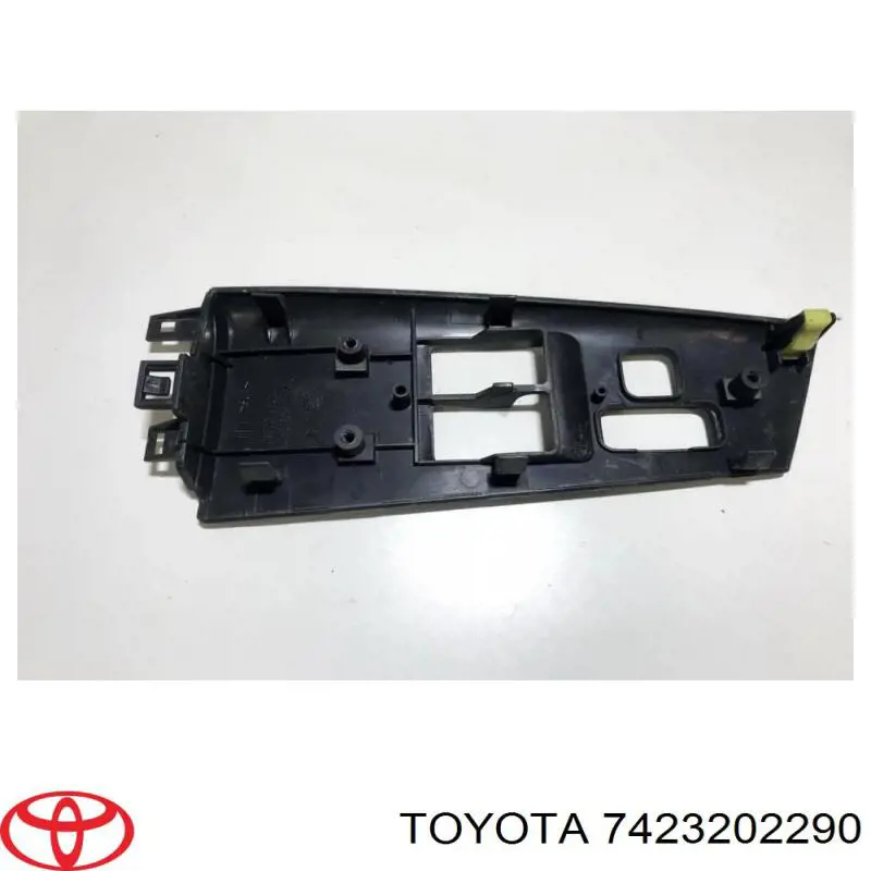7423202290 Toyota 