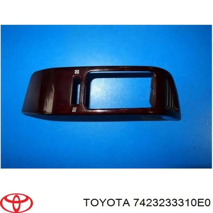 7423233310E0 Toyota Накладка кнопки склопідіймача переднього лівого