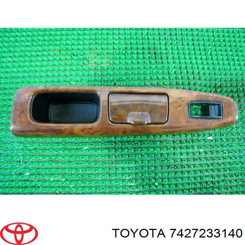 7427233140 Toyota Накладка кнопки склопід'ємника заднього лівого