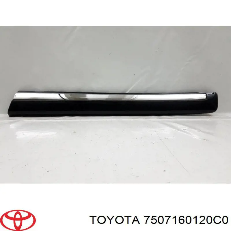 7507160120C0 Toyota Накладка передньої правої двері