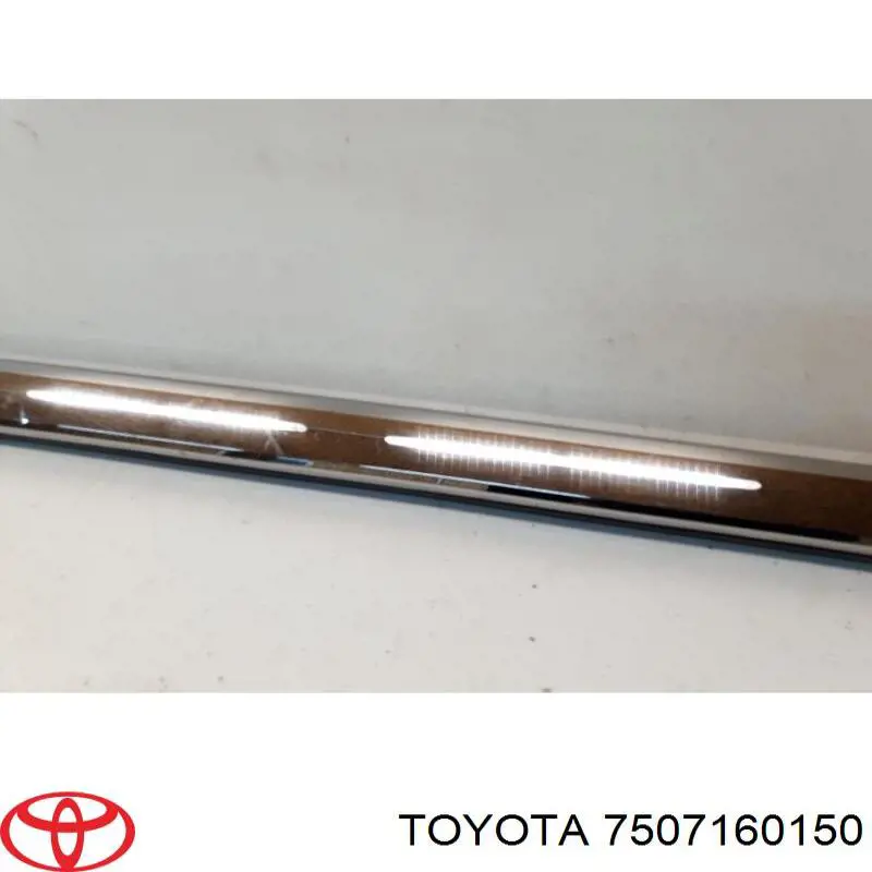 Молдинг передньої правої двері 7507160150 Toyota