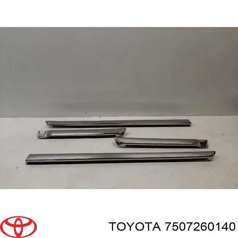 Накладка передніх дверей Toyota 7507260140