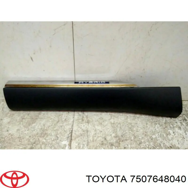 Купити 7507648040 Toyota Накладка задньої лівої двері