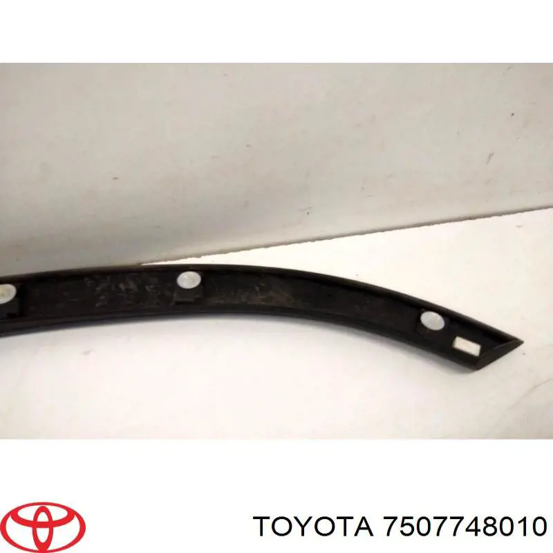 Накладка задньої правої двері Toyota 750770E030 ціна, від 27.48 USD