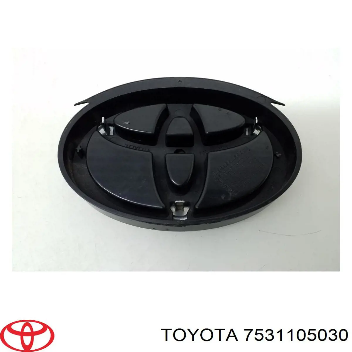 Емблема решітки радіатора Toyota Avensis (T25) (Тойота Авенсіс)