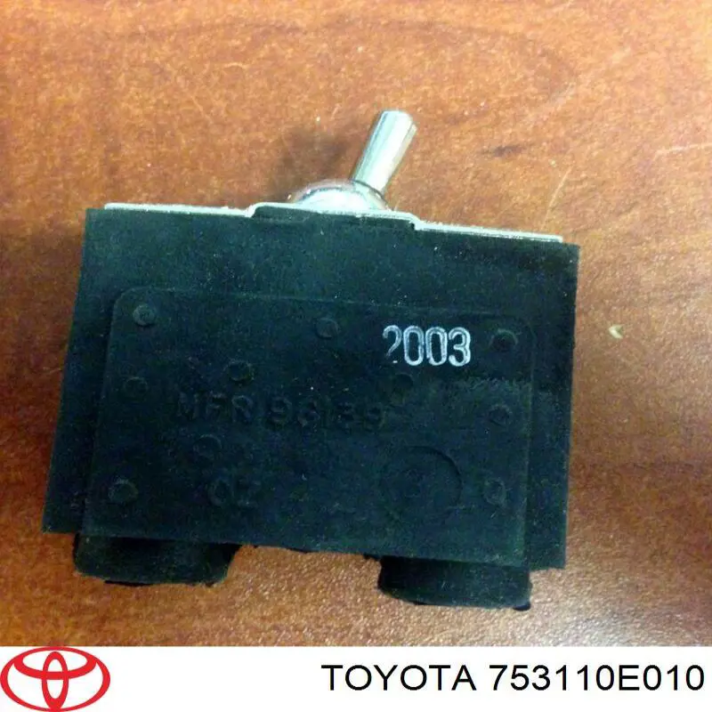 Емблема на решітку радіатора Toyota 753110E010 ціна, від 40.79 USD