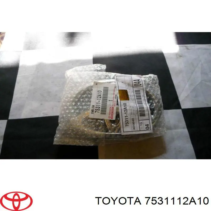 Емблема капота Toyota Yaris (P13) (Тойота Яріс)