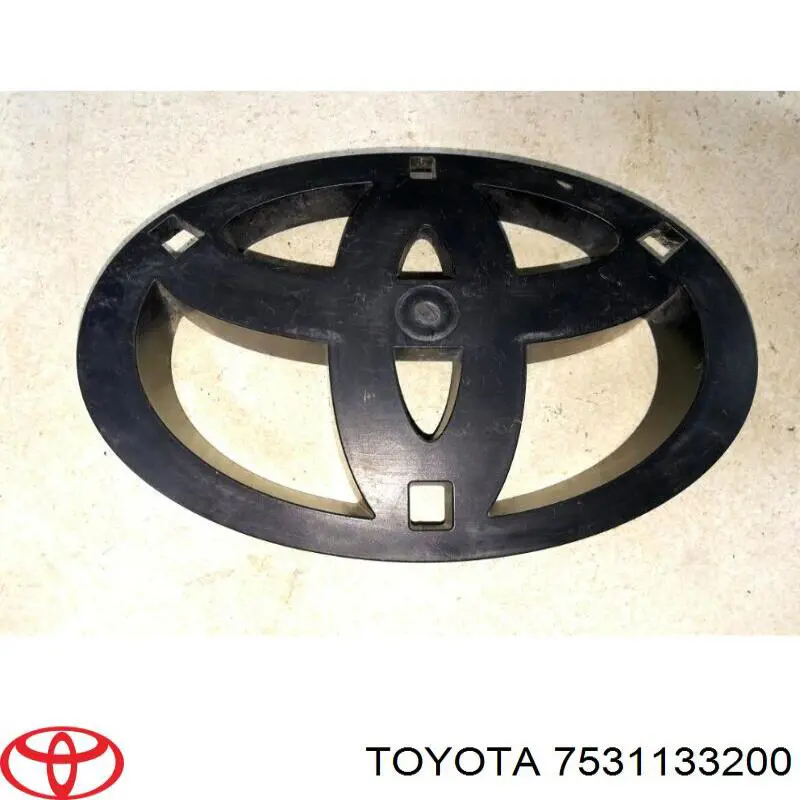 Емблема решітки радіатора Toyota Camry (V50) (Тойота Камрі)