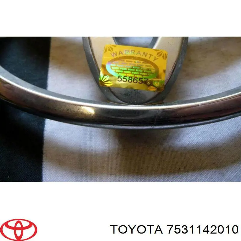 Емблема решітки радіатора Toyota RAV4 3 (A3) (Тойота Рав4)