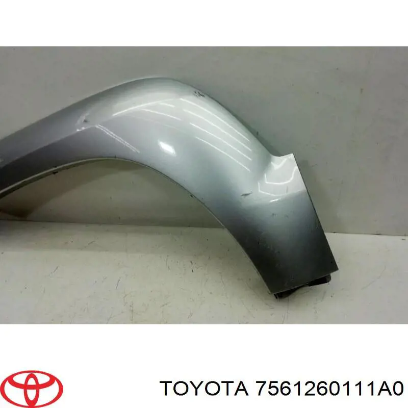 7561260111A0 Toyota Молдинг передніх лівих дверей