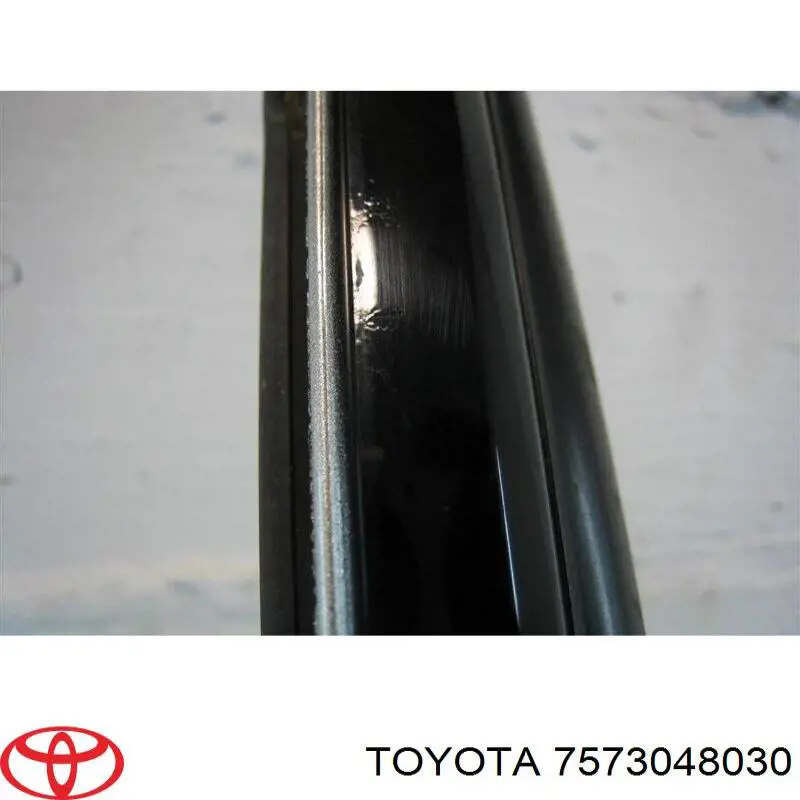 Молдинг опускного скла нижній, двері задньої, правої Toyota 7573048030 ціна, від 7.60 USD