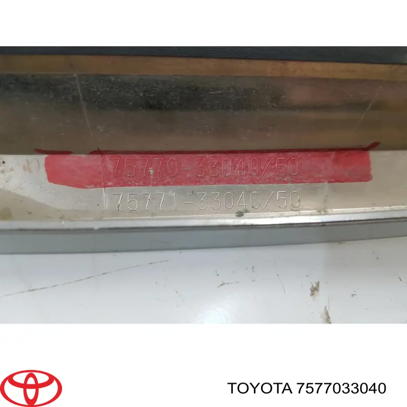 Купити 7577033040 Toyota Накладка капоту