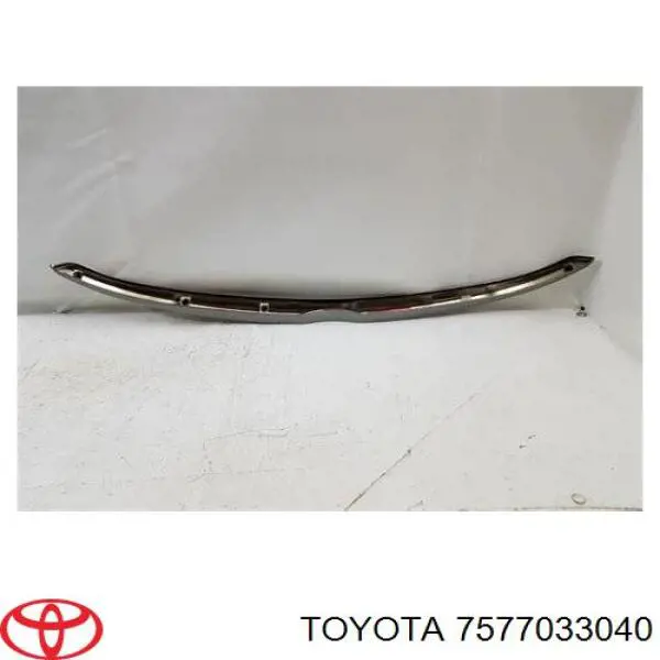 7577033040 Toyota Накладка капота декоративна