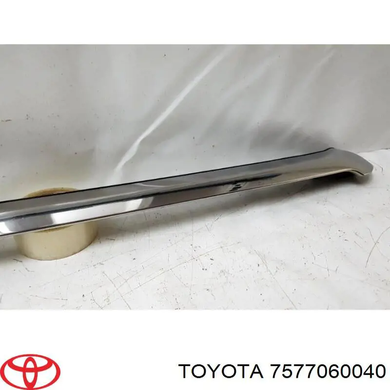 Молдинг капота Toyota 7577060040 ціна, від 30.05 USD