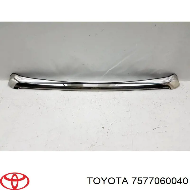 7577060040 Toyota Накладка капота декоративна