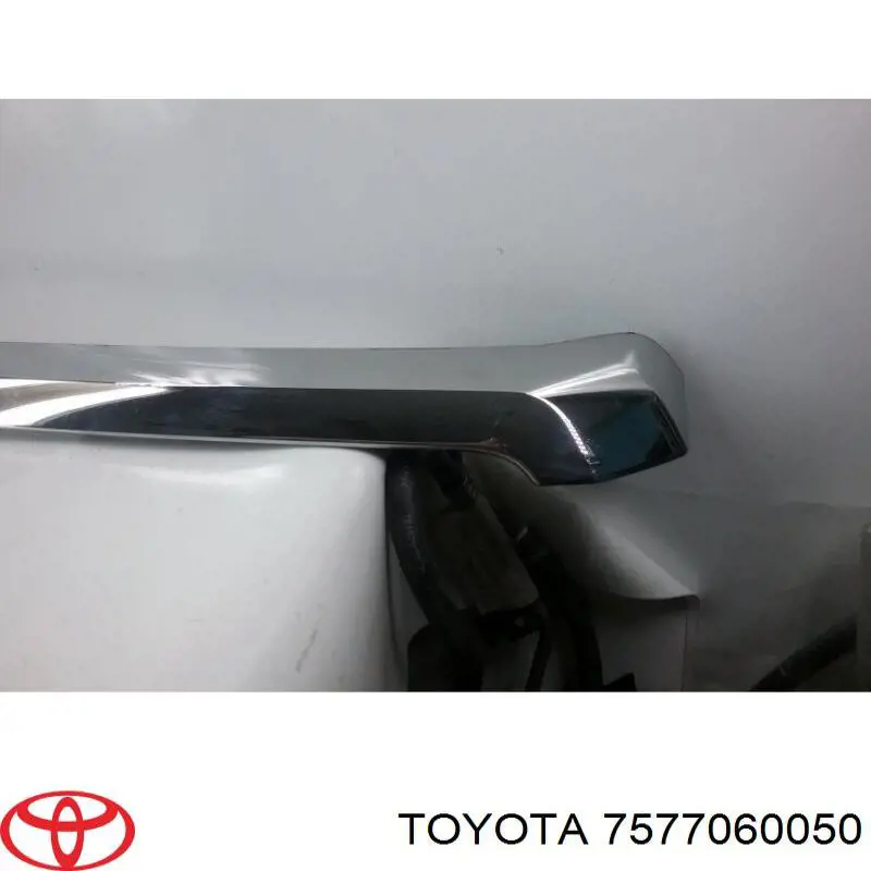 Молдинг капота Toyota 7577060050 ціна, від 142.49 USD