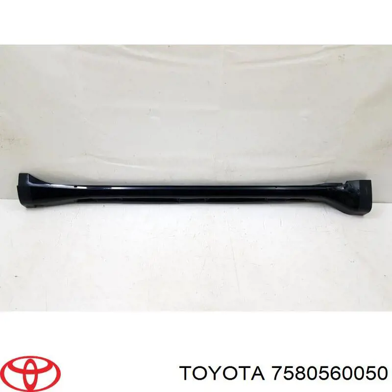 Накладка зовнішня (молдинг) порога, правий 7580560050 Toyota