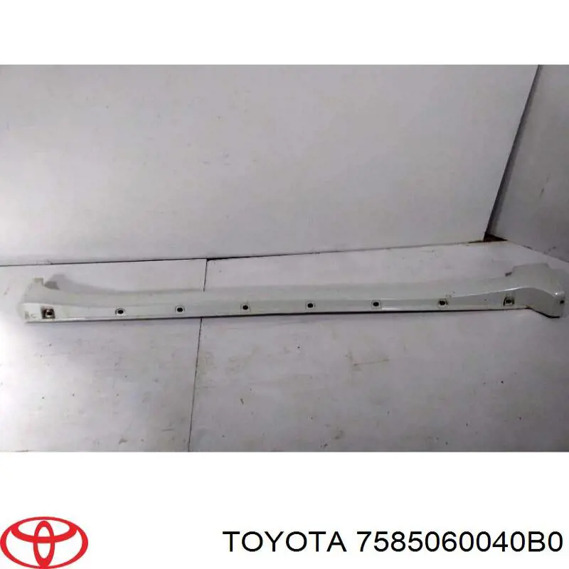 7585060040B0 Toyota Накладка зовнішня (молдинг) порога, правий
