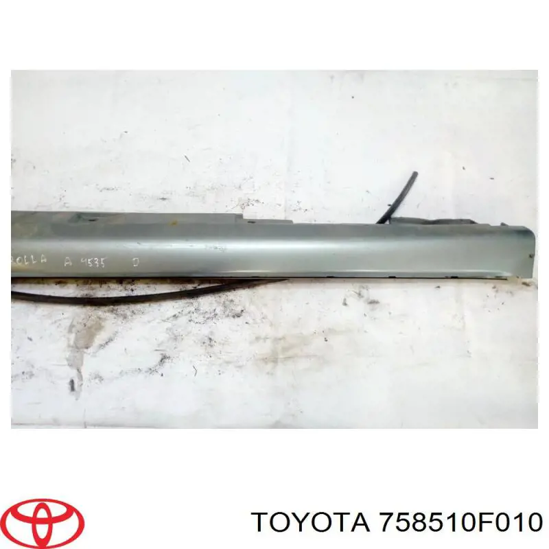 Накладка зовнішня (молдинг) порога, правий 758510F010 Toyota