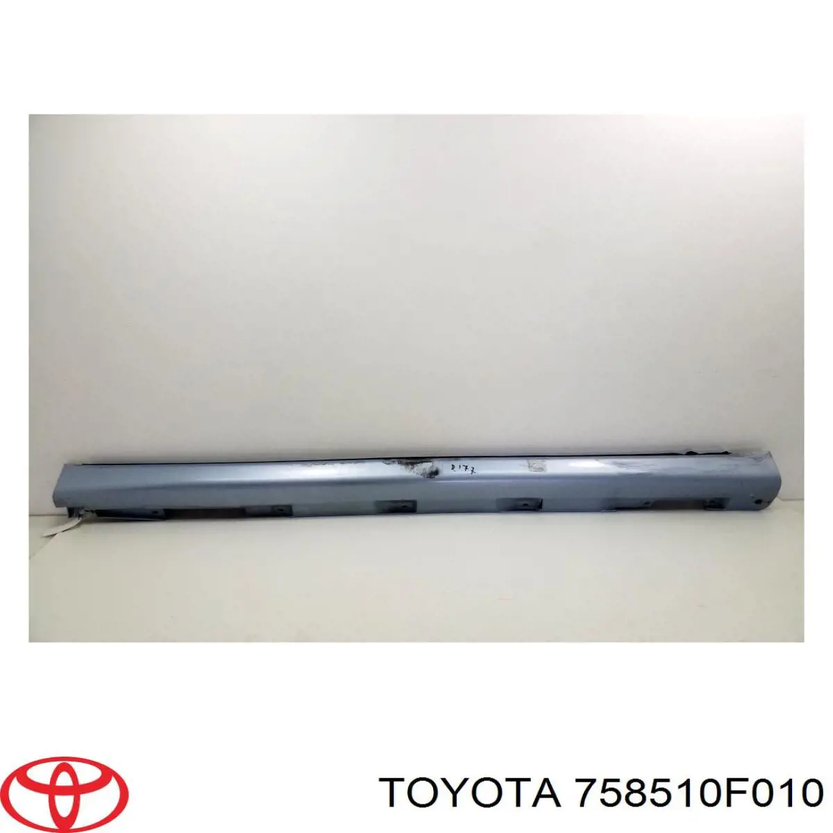 Накладка зовнішня (молдинг) порога, правий Toyota 758510F010 ціна, від 0.82 USD