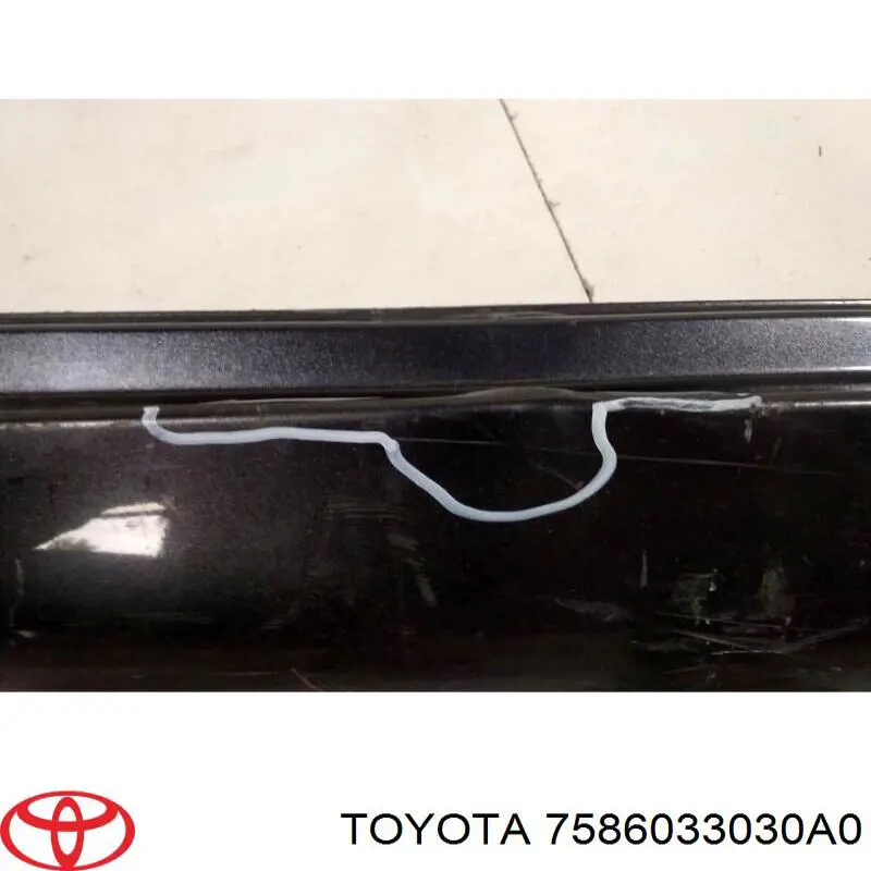 Купити 7586033030A0 Toyota Накладка зовнішня (молдинг) порога, лівий