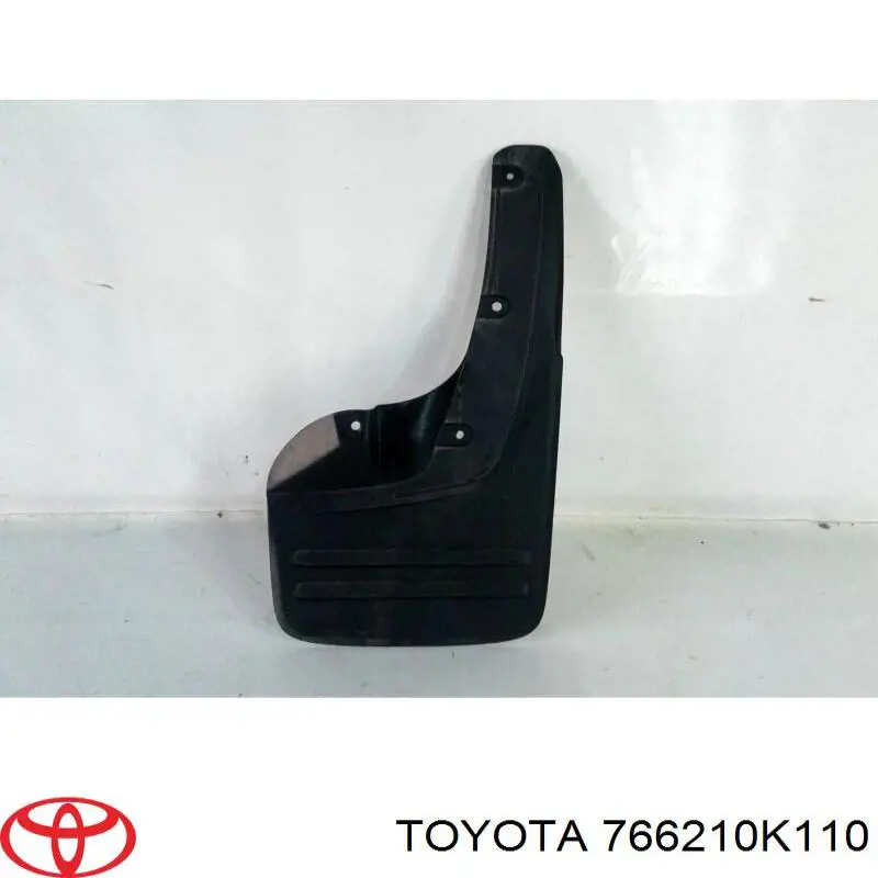 766210K110 Toyota Бризковики передній, правий