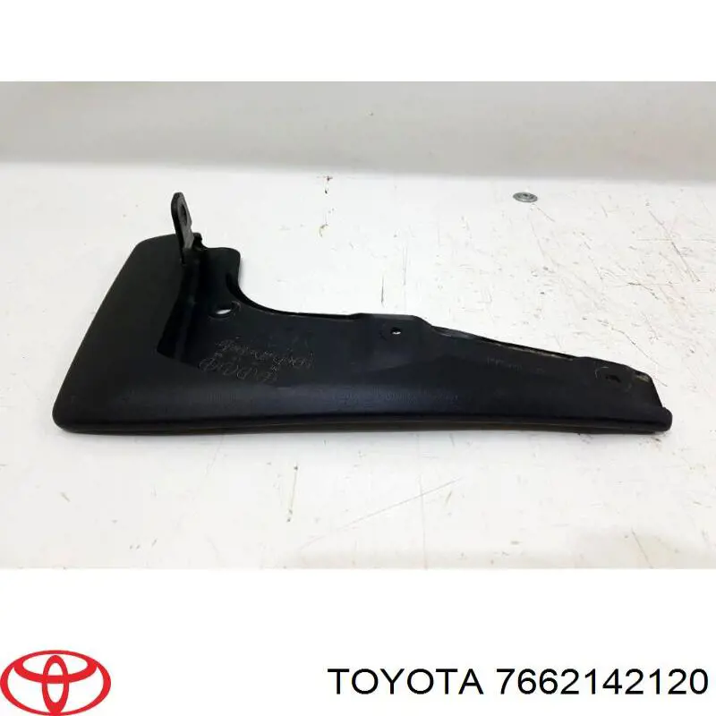 7662142120 Toyota Бризковики передній, правий